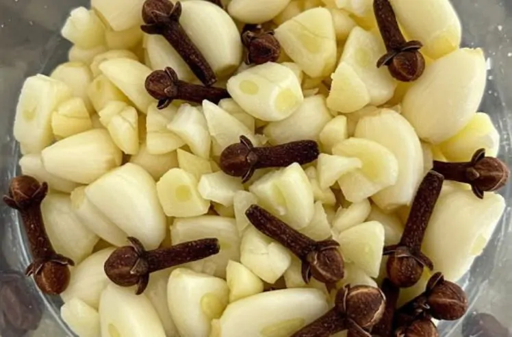 Misture Alho e Cravo